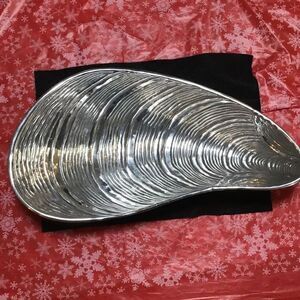 Gorgeous vintage hard to find large muscle shell bowl by Arthur Court